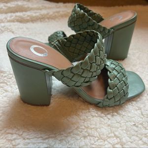 Journee Collection Melissa Sandal Brand New Size 7 4”block heel Green